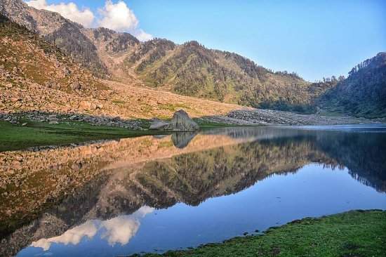 Lake Kareri – A wonderful Trail With Snow Water Spring Lake Kareri – A wonderful Trail With Snow Water Spring