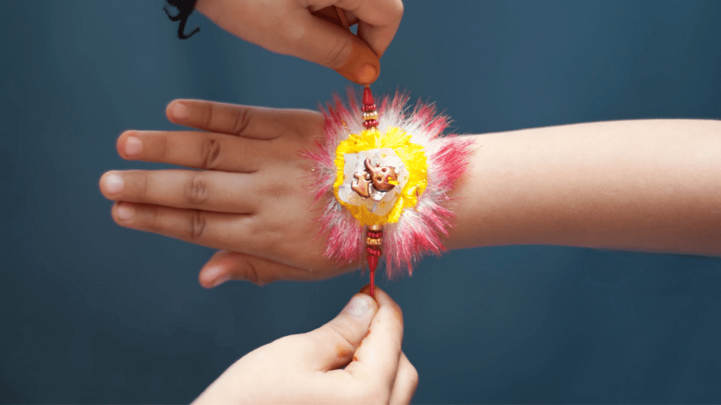 6 Raksha Bandhan Gifts For Your Cute Sister